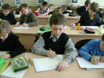 Обучающиеся города Шумерли в своих рисунках призывают «За здоровье и безопасность детей»